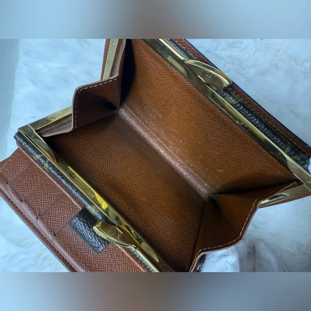 Authentic Louis Vuitton Monogram Kisslock Wallet - Picture 7 of 11